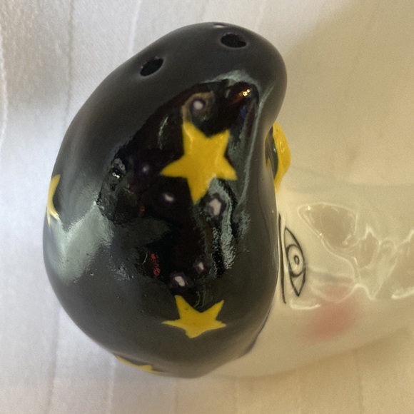 Vintage 1991 The Cow Jumped Over The Moon Salt and Pepper Shakers - Picture 10 of 13